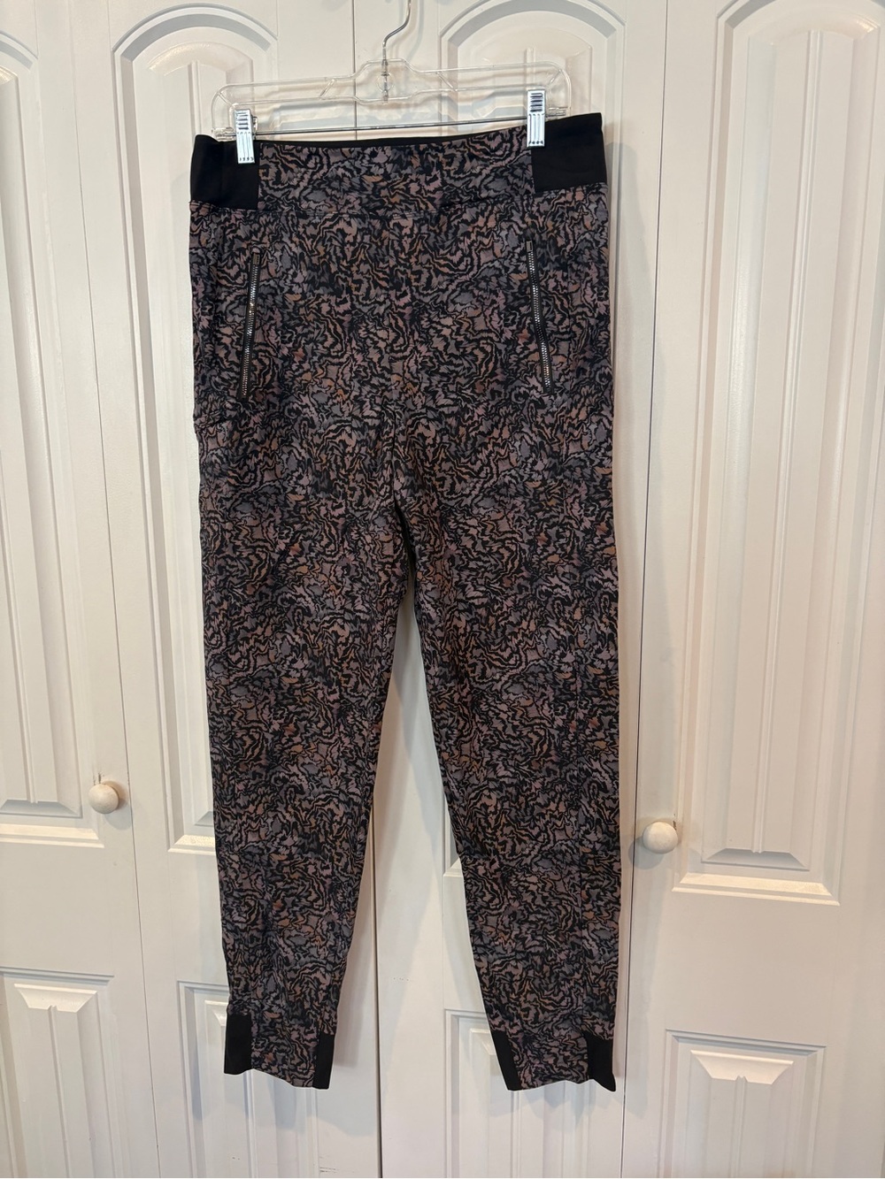 Athleta Trekkie north kinetic joggers size 8 tall